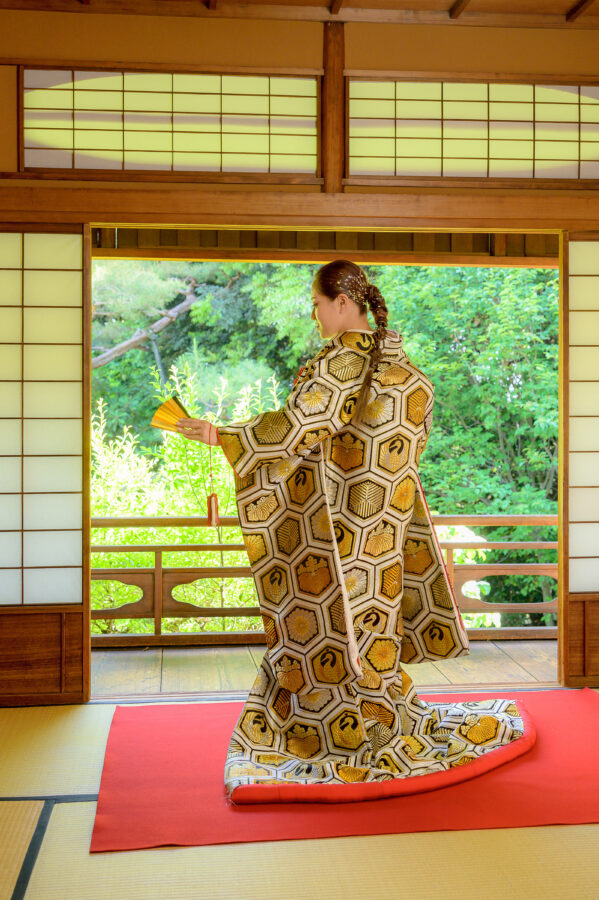 前撮り｜和装｜フォトウェディング｜名古屋｜東山荘　色打掛　後ろ姿