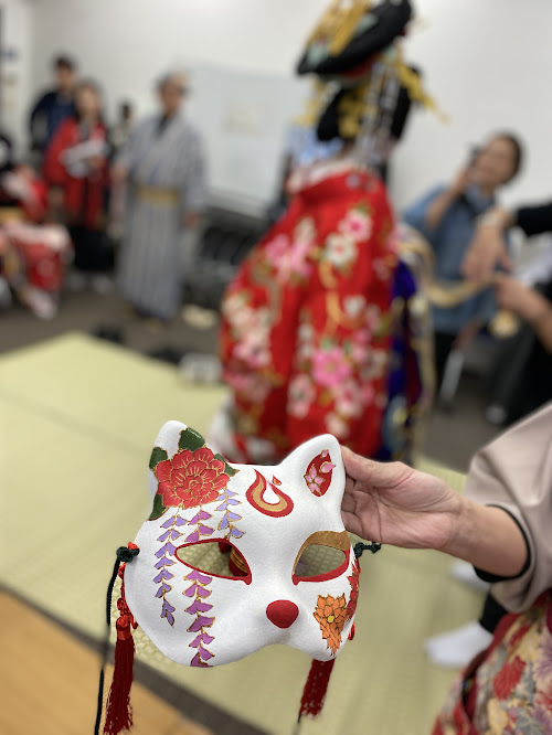 九尾の狐のお面。素敵。